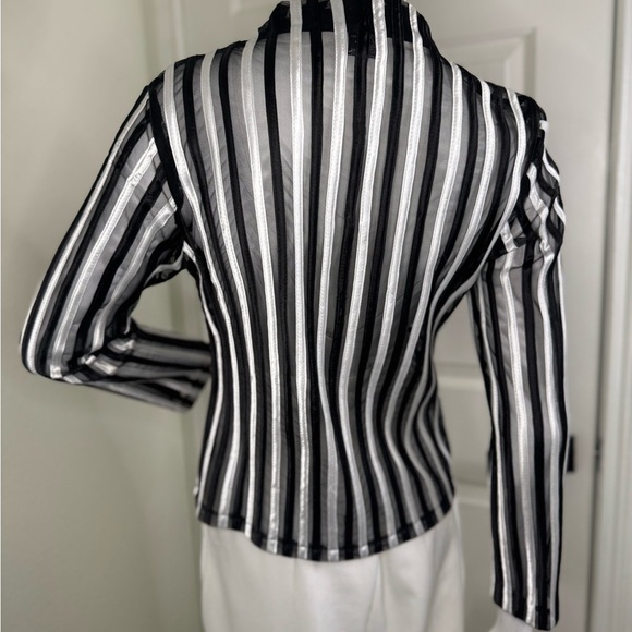 T&J Designs Black and White Graphic Tunic with Mandarin Collar - Picture 9 of 16